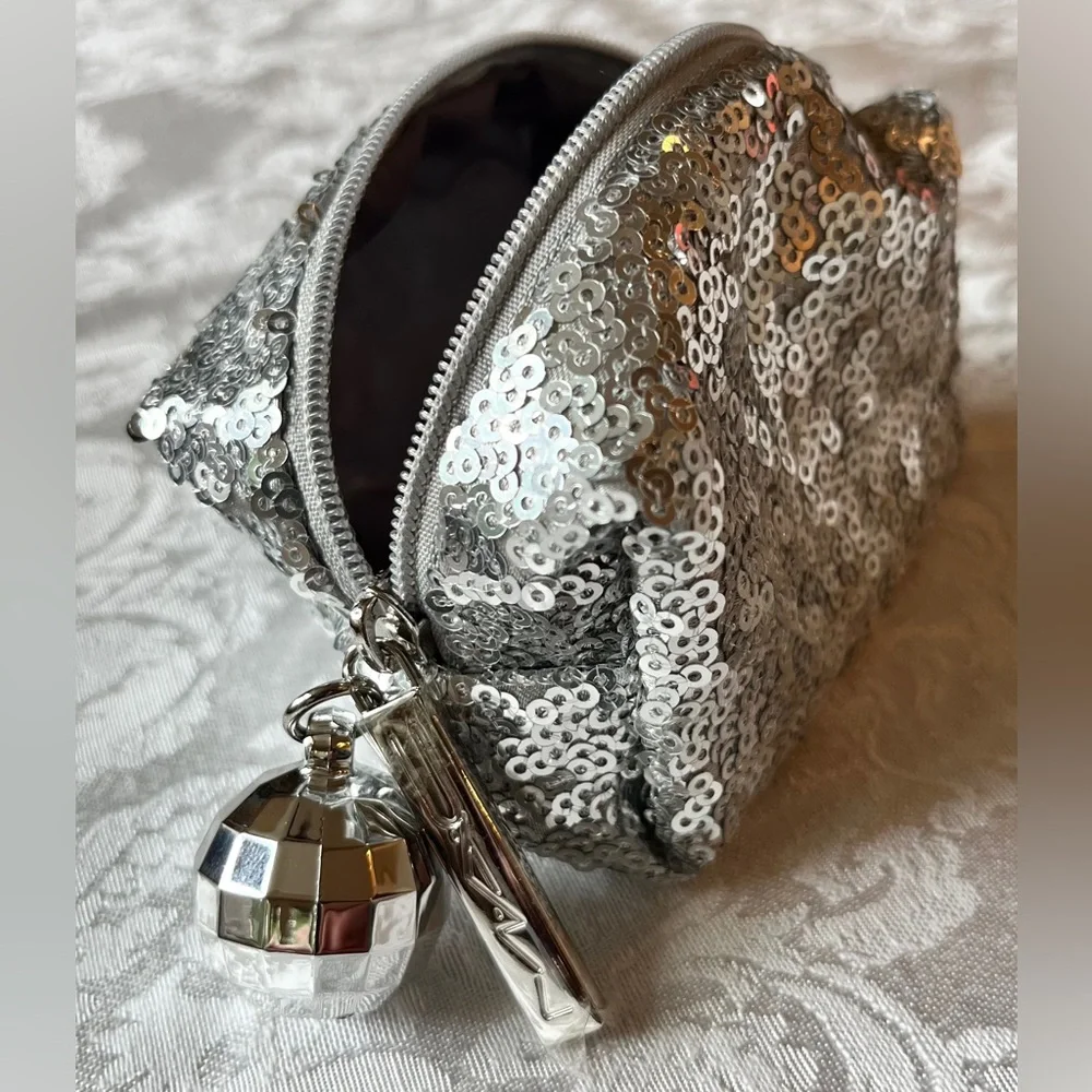 MAC Cosmetics dazzling silver
